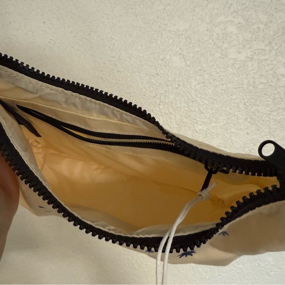 BAGGU Cherub Mini Shoulder Bag - Picture 4 of 4